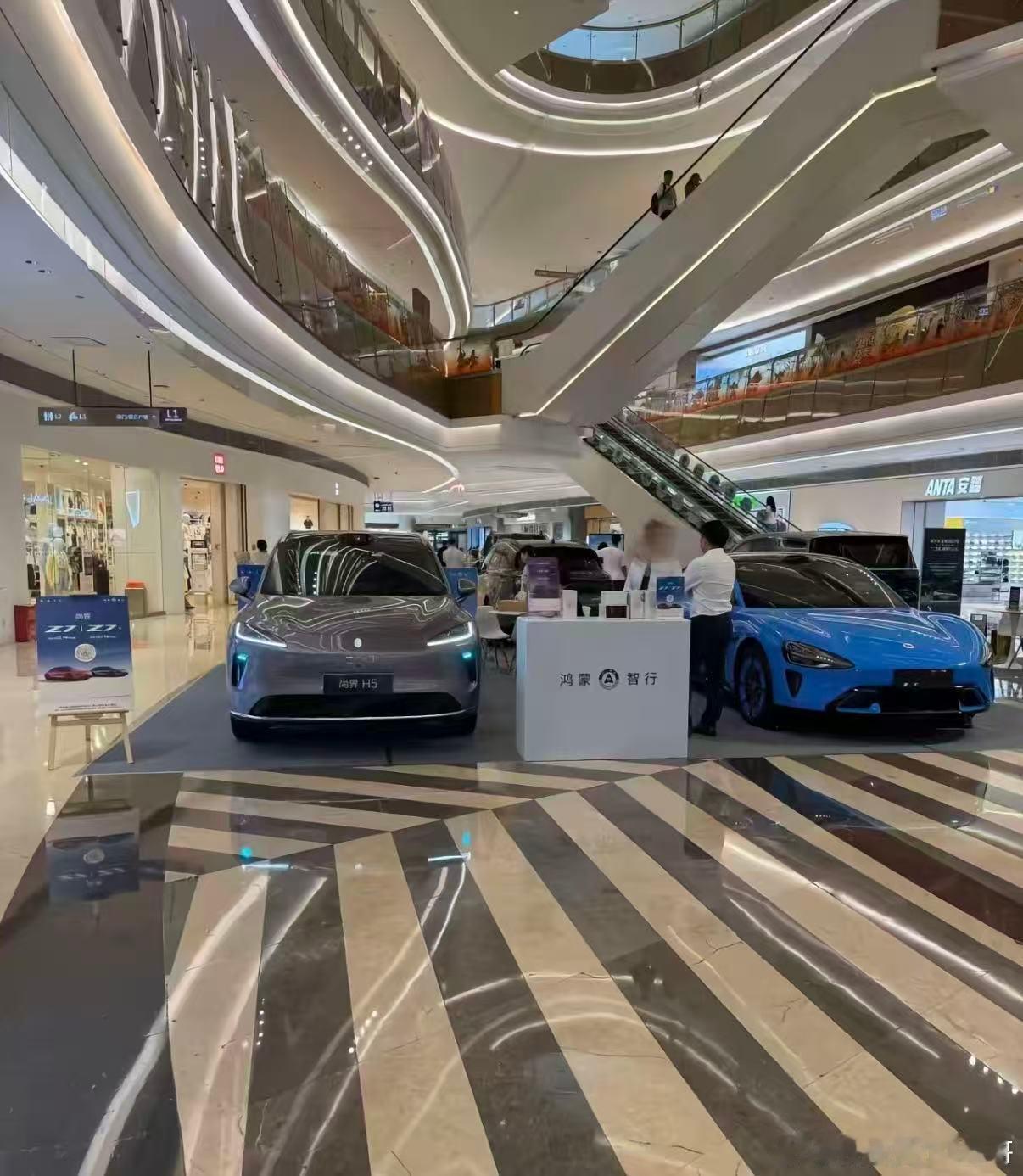 ？这是什么情况？是不是员工放错了？