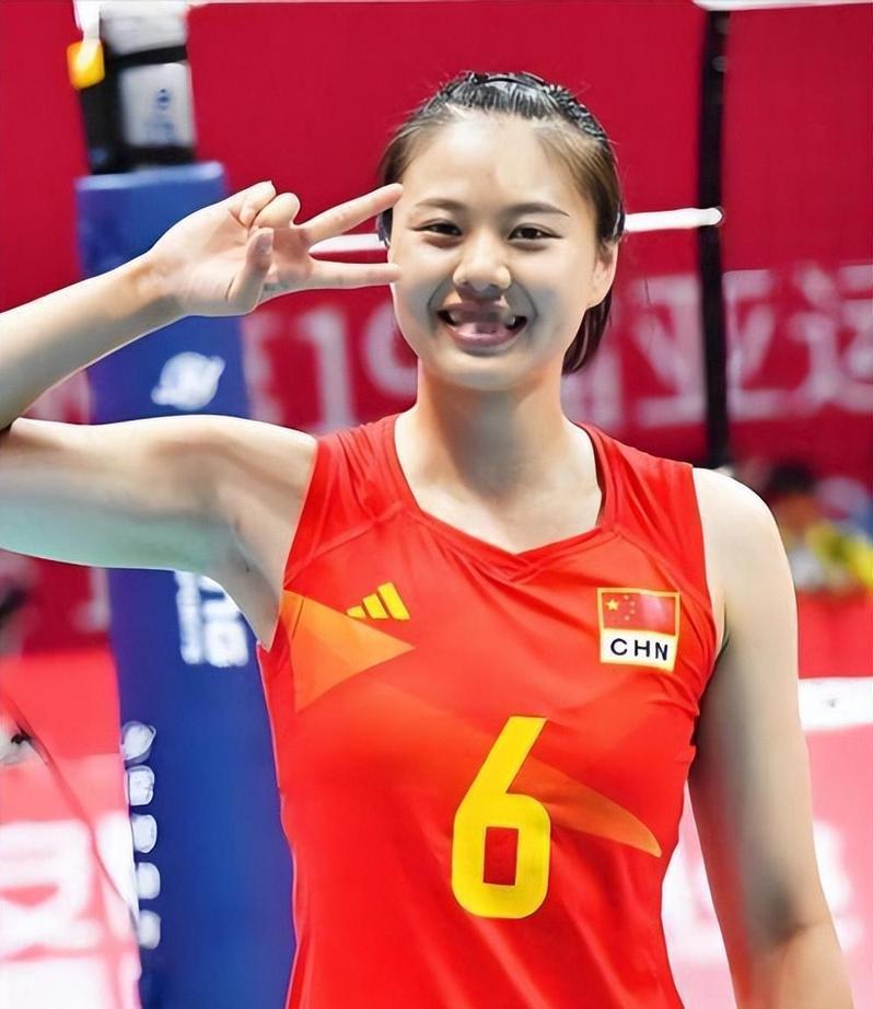 中国女排队长龚翔宇最近可谓是喜事连连，说是掉进蜜罐里了都不为过！这段时间的