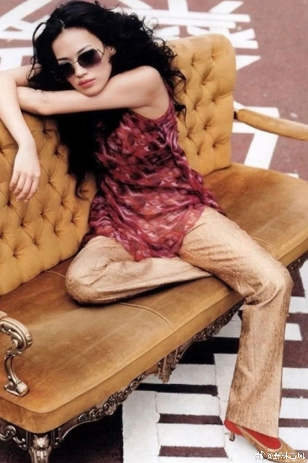 舒淇：极致松弛感，独一份自在野性！