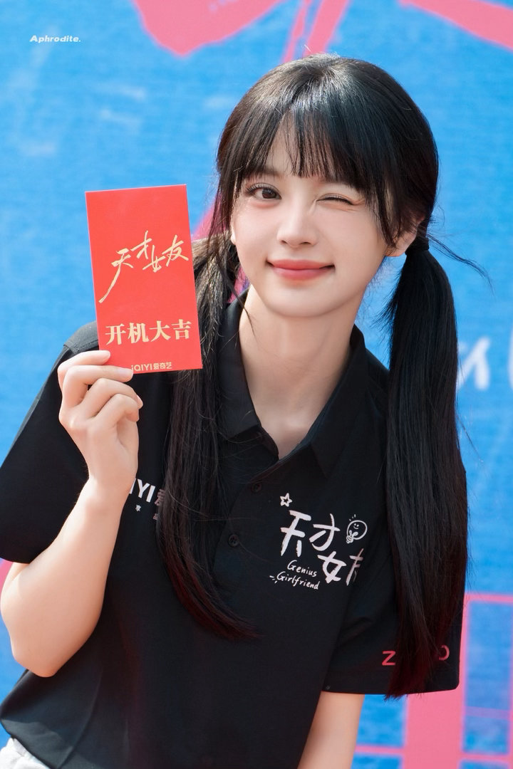 田曦薇时隔六年重回现偶六年了，现偶的白月光终于回归了！田曦薇带着林知夏学姐杀回