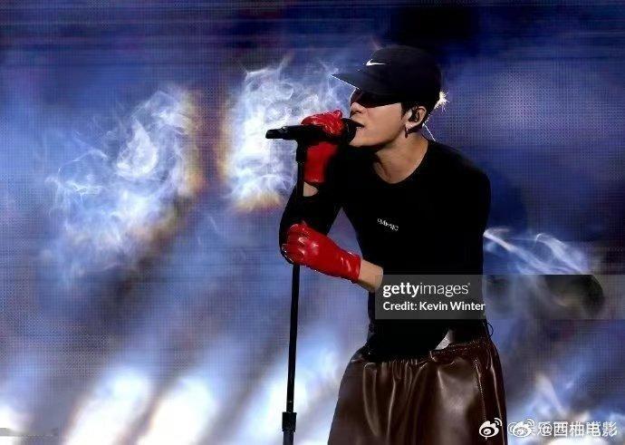 王嘉尔人体节拍器行走的节拍器实锤！王嘉尔LA音乐节卡点精准，又帅又有力量