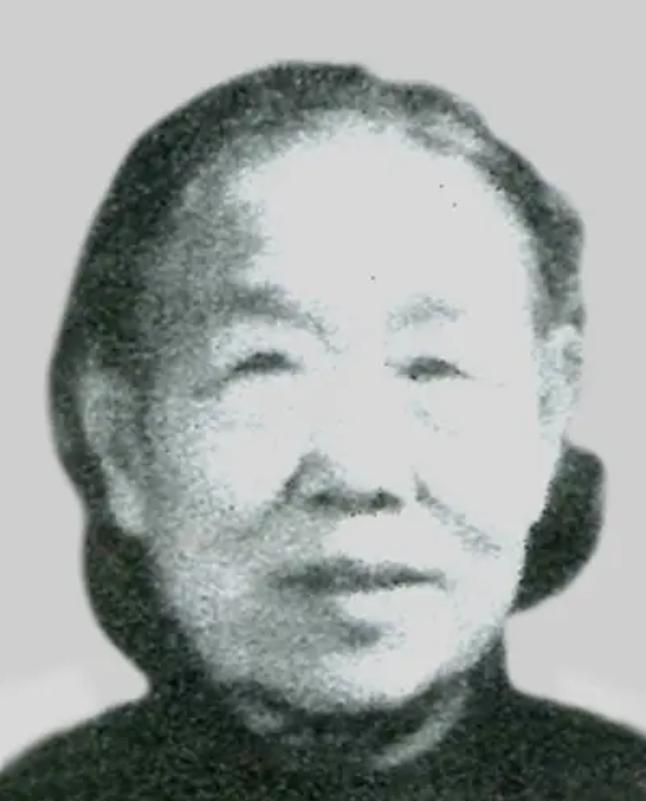 1956年，毛主席在怀仁堂看戏，突然停下来问周恩来一句：“恩来，刘嫂子在哪？”在