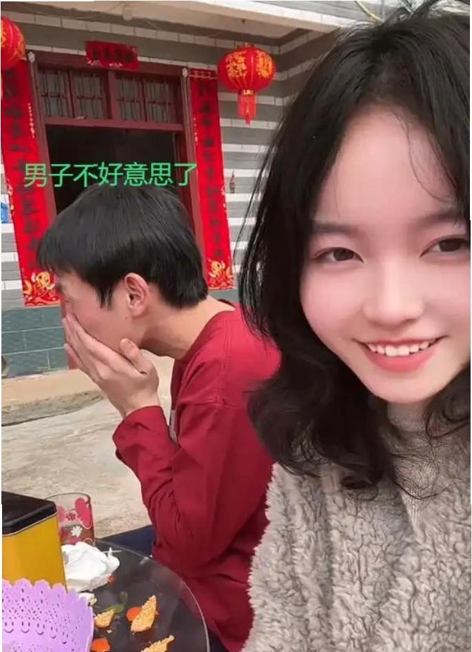 最离谱的相亲来了。四川姑娘被爸妈逼着去相亲，本打算完成任务就走。结果跟男方聊了半