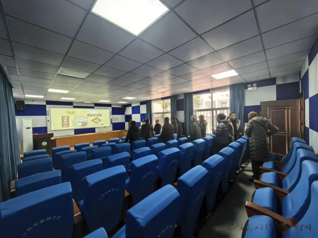 爱心助学暖童心 红色党建促振兴