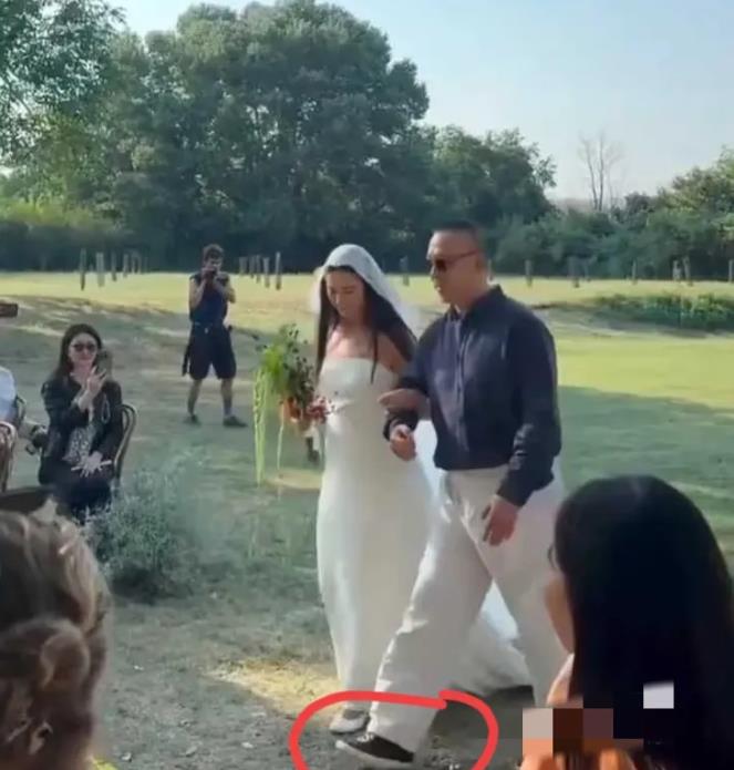 看了姜文女儿的结婚现场，我才发现，一直以来我都高看姜文了，我是真的不知道