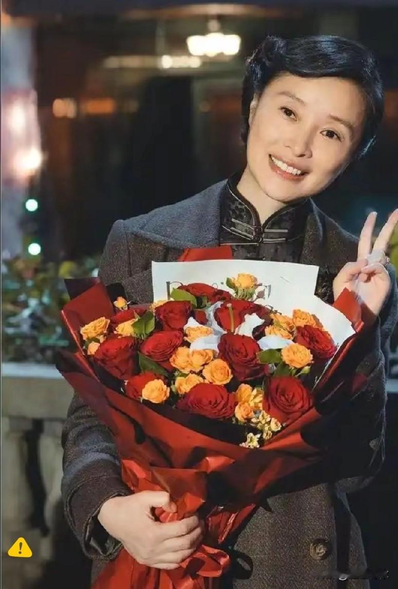 看《沉默的荣耀》,有些人在质疑朱枫吴越朱枫烈士为什么穿着打扮那么时尚?你可知道