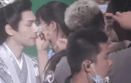 最近陈飞宇、罗云熙疑似再次进行麦麸营业，不少粉丝表示只是巧合，但事实是皓衣行拍摄