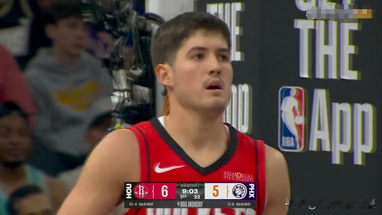 我强烈建议火箭主帅乌度卡继续让谢波德打替补！虽然今天火箭在客场以114：92大胜