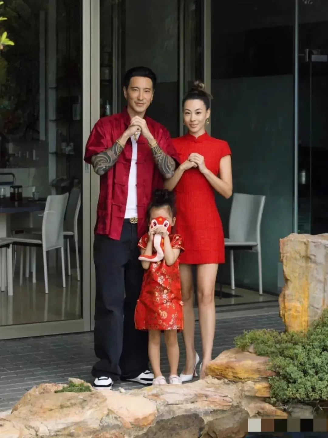 张俪的前男友王阳明与妻子蔡诗芸被称为“地表最闪夫妇”。两人于2007年相恋，