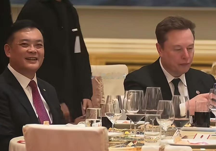 福建虎纠人讲福州胡州人讲福州吖霸！福耀集团董事长曹晖与马斯克在晚宴上同框vi