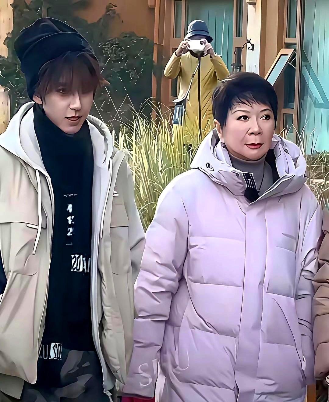 别劝年轻人吃早饭了，先看看蔡明没胆囊的肚子。三年前那台手术刀，摘掉的不仅是一个