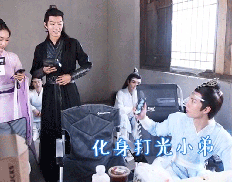 哈哈哈哈打光特效很好笑[笑着哭]​​​