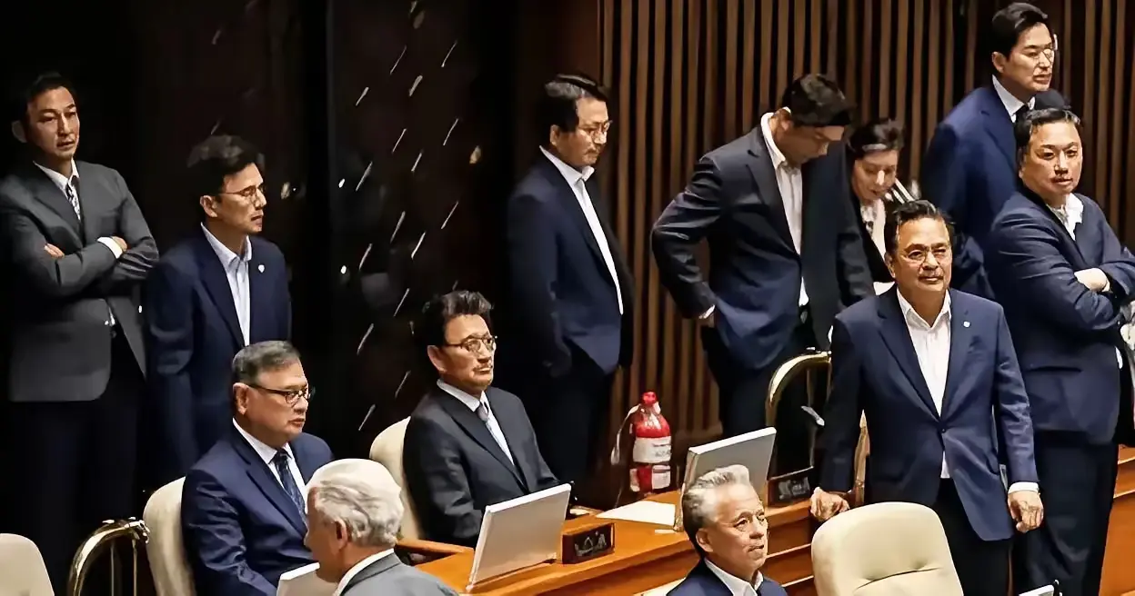 韩国国会今天炸了锅