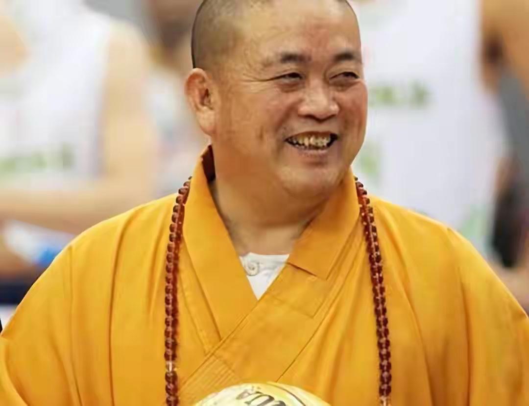 释永信长叹一口气，终于可以踏实的睡觉了释永信被请去喝茶数月之余，他老实