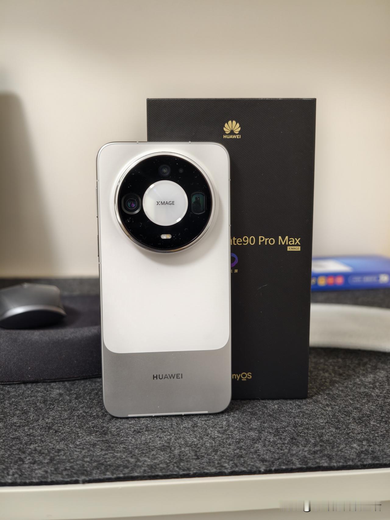 想不通，华为Mate90ProMax怎么就跌落神坛了。去年Mate