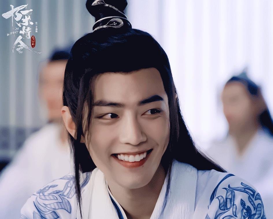 笑亖，王八到底在嗨什么？[无奈吐舌]陈情令是人家肖战的全球现象级大爆剧，人家留在简介