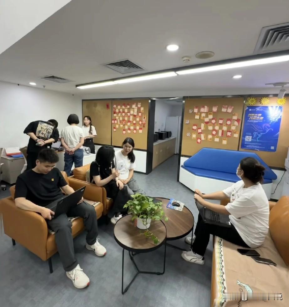 昨天跟面了一个销售，应聘登记表的各项信息都填的挺完整的，唯独在“是否可以接受背调