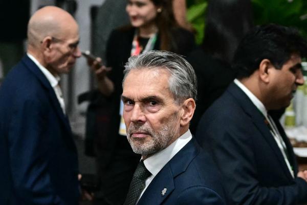 据路透社报道，荷兰将交还安世半导体的控制权，换取中国继续要欧洲供货，但是这还没完