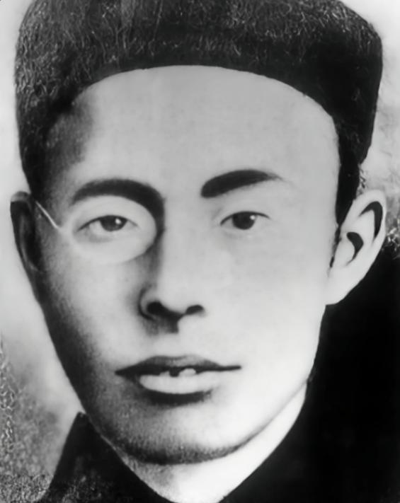 “丹心一点祭余肉，白骨三年死后香”！1907年，徐锡麟毫掏出手枪，对“恩师”恩铭