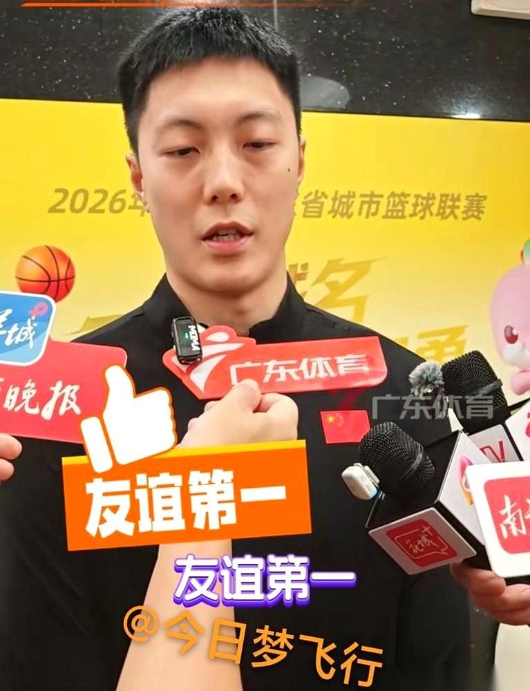 广东队主教练合同到期，球队前途悬在半空，队长胡明轩，直接“消失”了。一转头，有