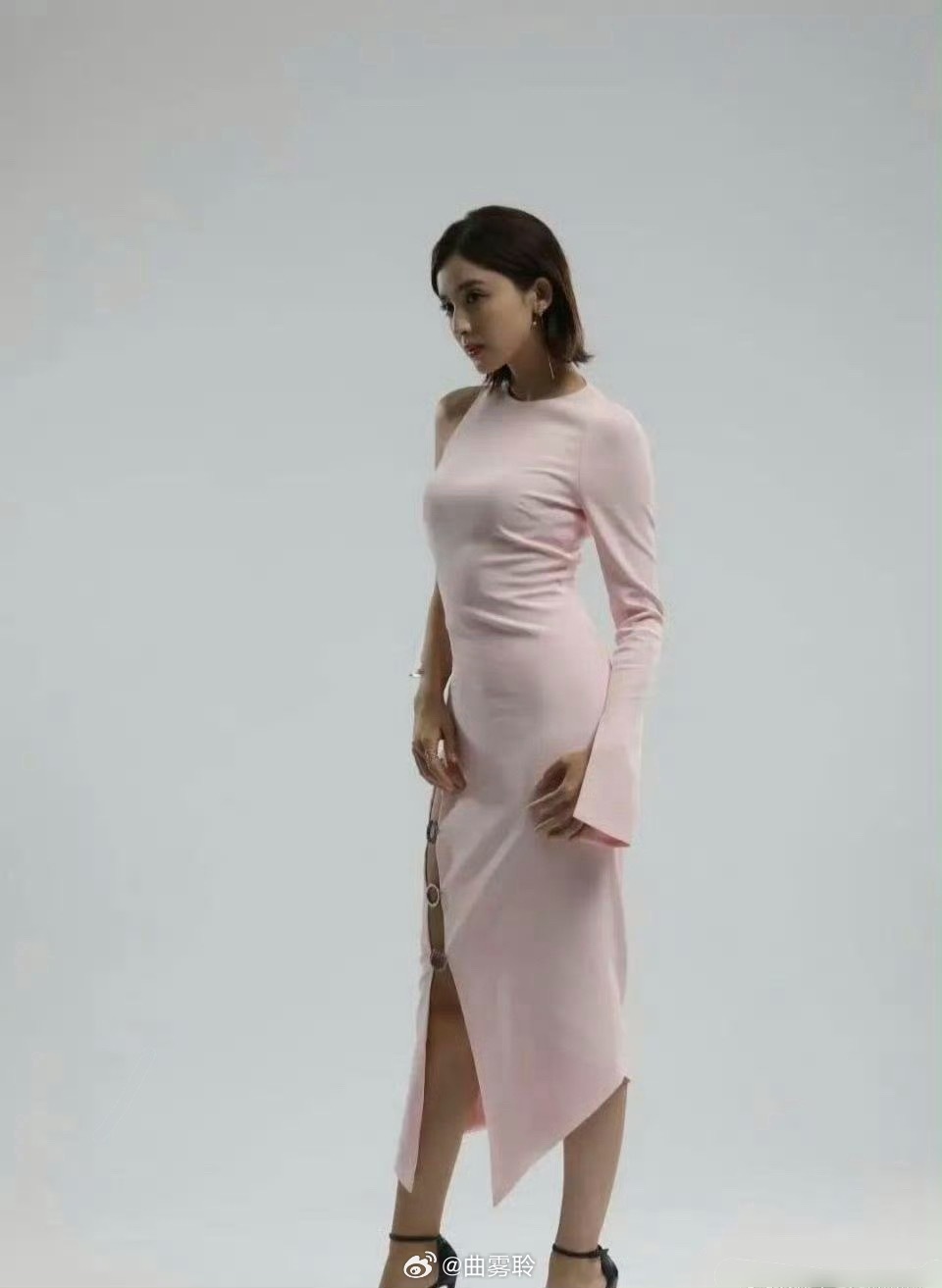 原来娜扎真的没有脚脖子，咋也这么高……