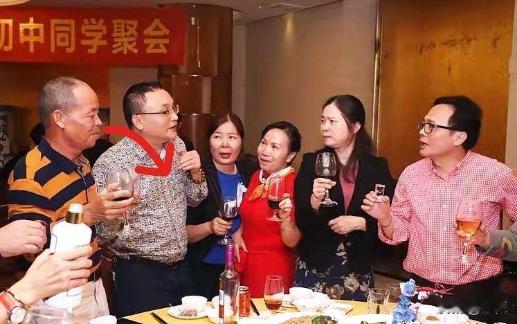 发现没，现在同学会、战友会、闺蜜群基本上鸦雀无声。以往到年关，各种聚会跟走马灯