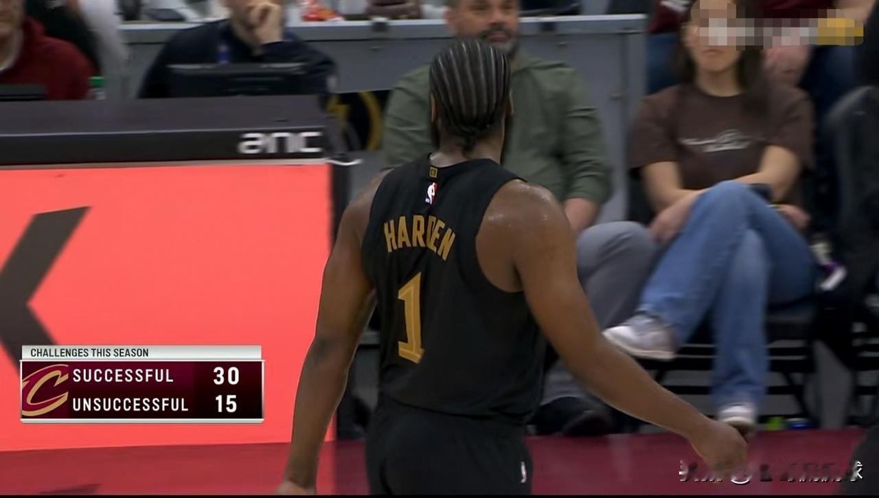 骑士大将莫布里怒赞老大哥哈登！在今天骑士主场以112：84大胜篮网的赛后采访中，