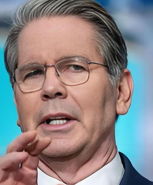 美国财长贝森特，曾经在接受福克斯财经频道采访时，说了句狠话：如果中国不撤销稀土出