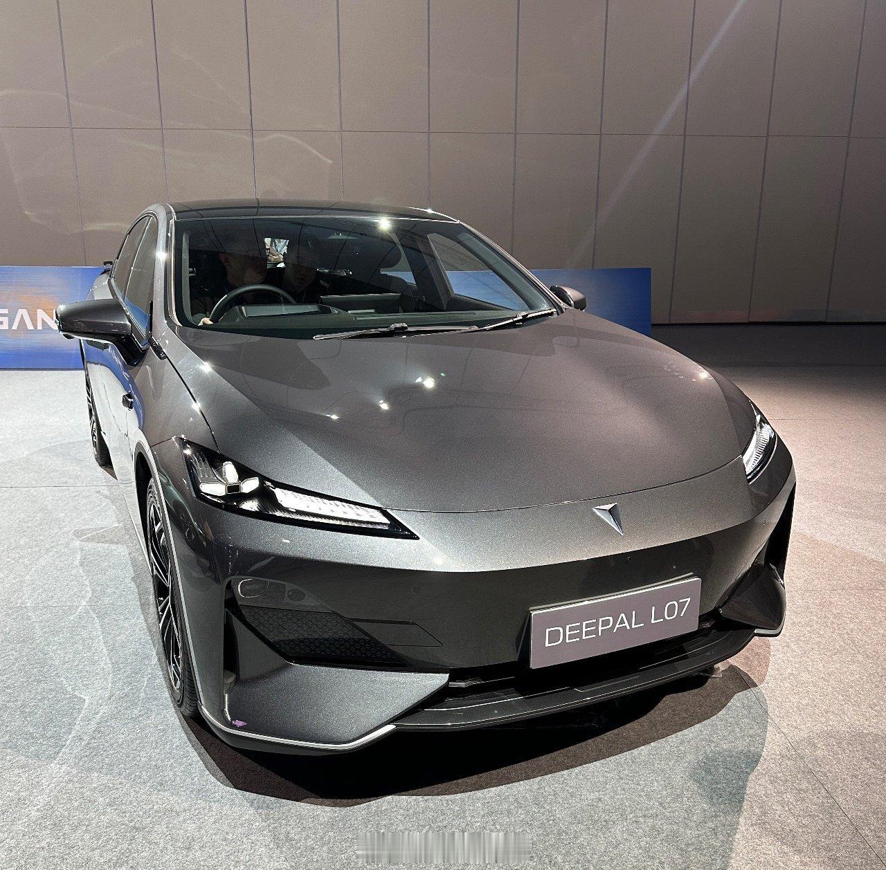 11月28日，深蓝汽车在重庆联交所正式挂牌，增资20%股权，年底前搞定交易。这波