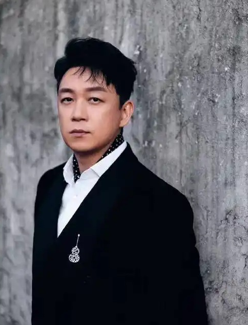 潘粤明公开感谢董洁一句话让人破防这才是男人该有的格局，潘粤明和董洁，离婚14年