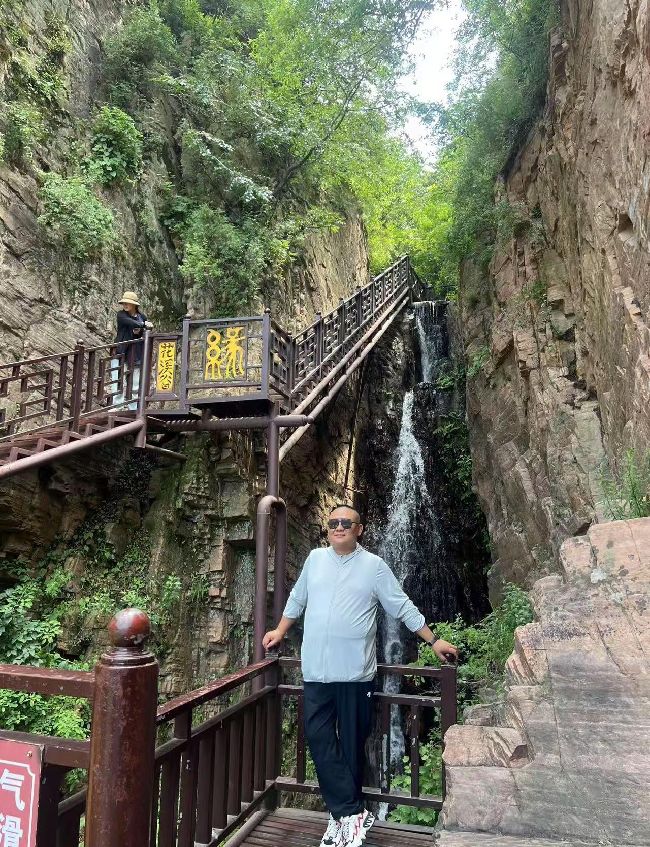 你看时间等过谁，立秋了季节变换，好多人忘了好多好多人代替了好多人，好多人有