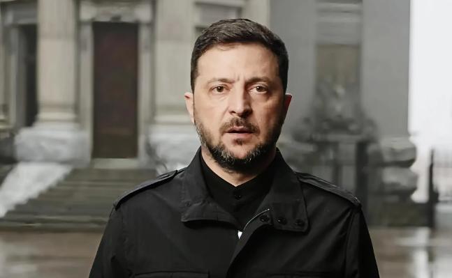 谈判结束，泽连斯基发表全国讲话……泽连斯基的全国讲话刚结束，裹着旧棉袄的市民就从