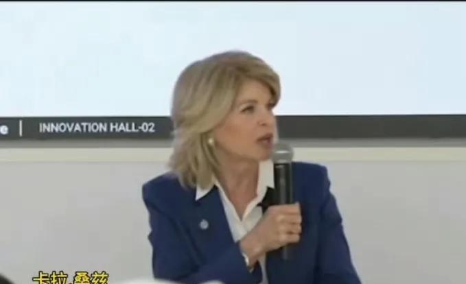 美国前驻丹麦大使表示：“美国曾帮助一个非常贫穷的国家中国，帮助它把自己从真正的贫