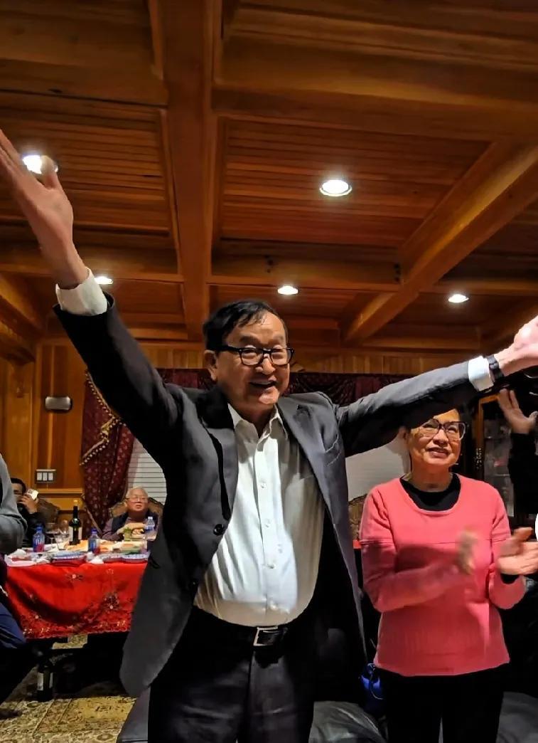 沈良西和洪森是“老冤家”，一个76岁一个72岁，都盼着对方早点儿入土。洪森的爹