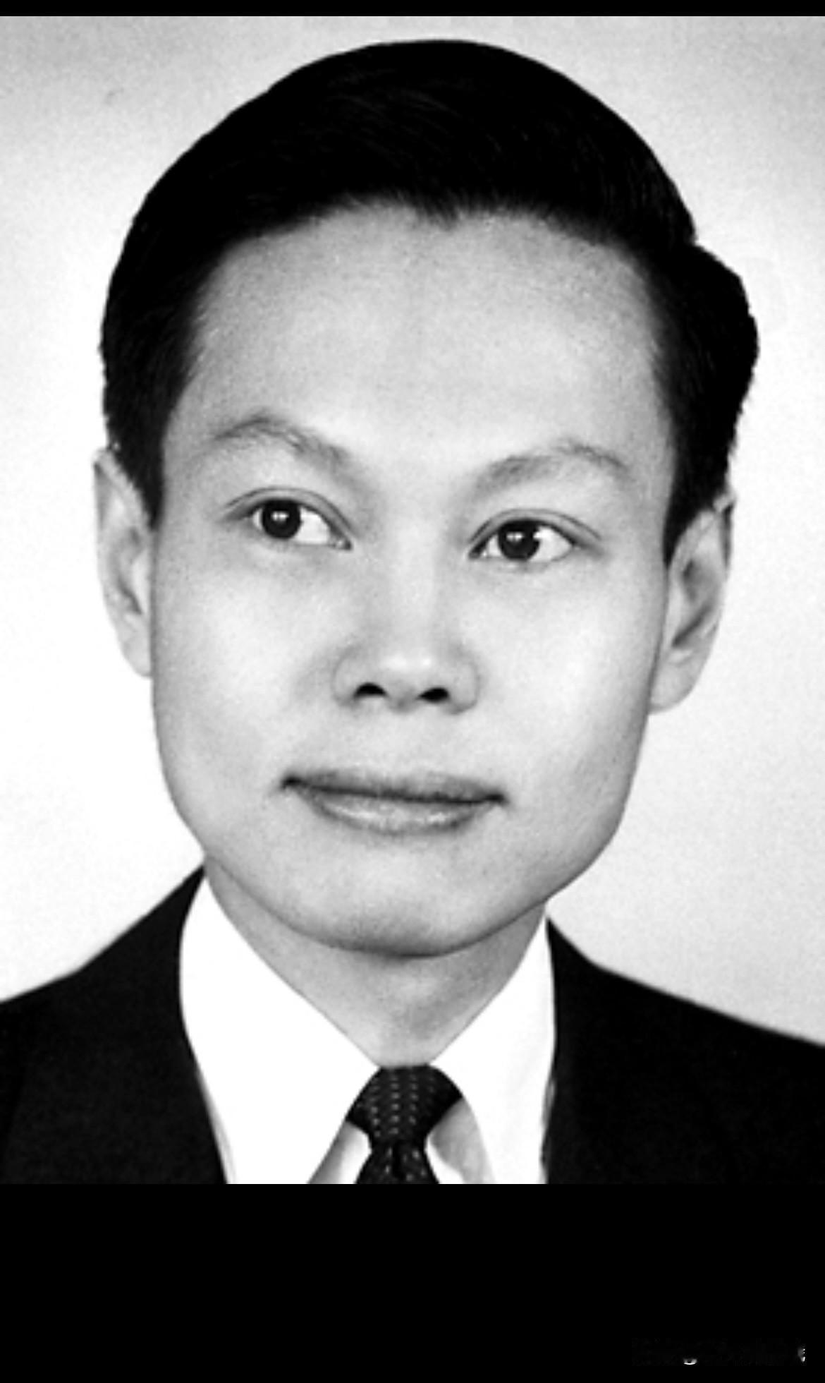 杨振宁先生千古绝大部分人了解杨先生是基于82岁时和28岁的翁女士的黄昏恋还