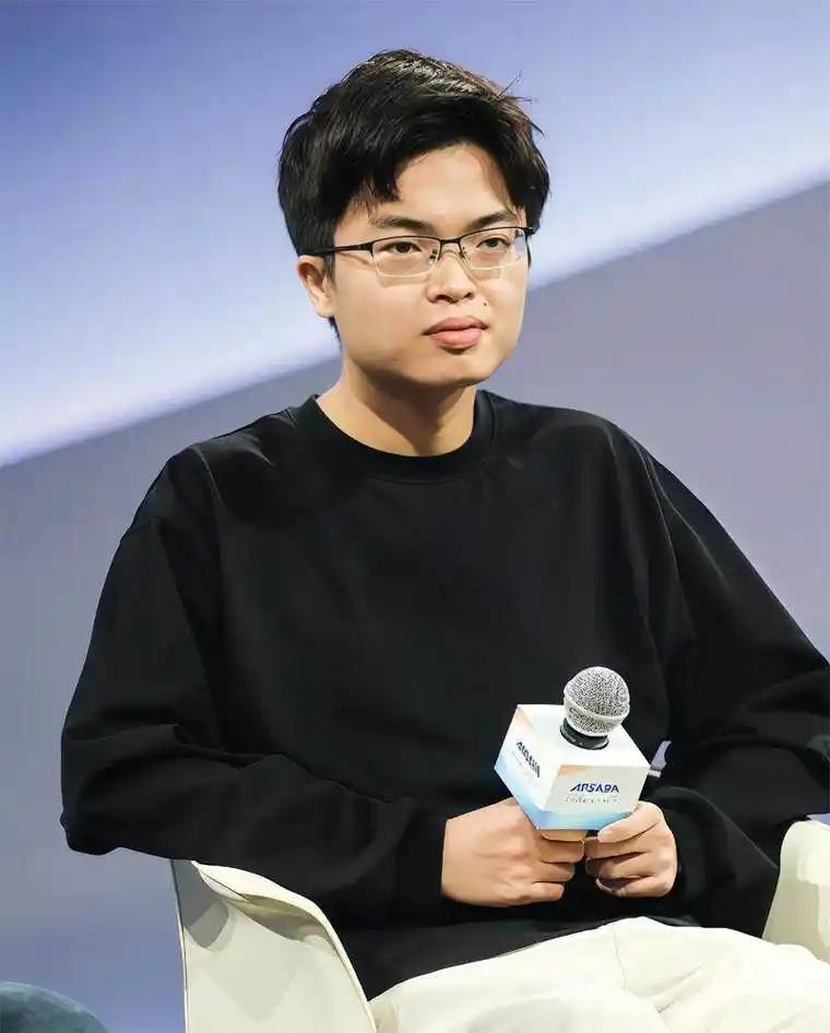 KimiK3最近大火，Kimi创始人杨植麟博士导师正是Ruslan，这位教授