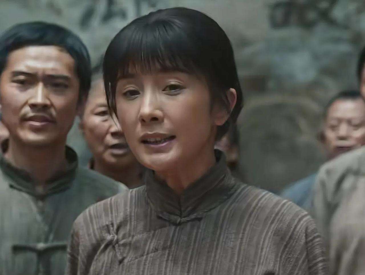 《生万物》宁可金当上村长后的第一件事就是要对封四的妻儿杀鸡儆猴，他要让别人看看，