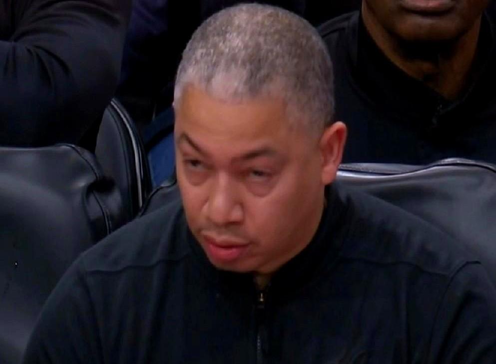 说实话，我对我们目前的处境感到一丝担忧，但还没完全失望。快船三连败后，主教练