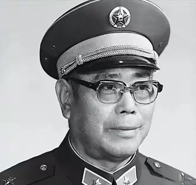 1951年9月，朝鲜价川前线。志愿军铁道兵第3师指挥所里，师长龙桂林正趴在桌上研