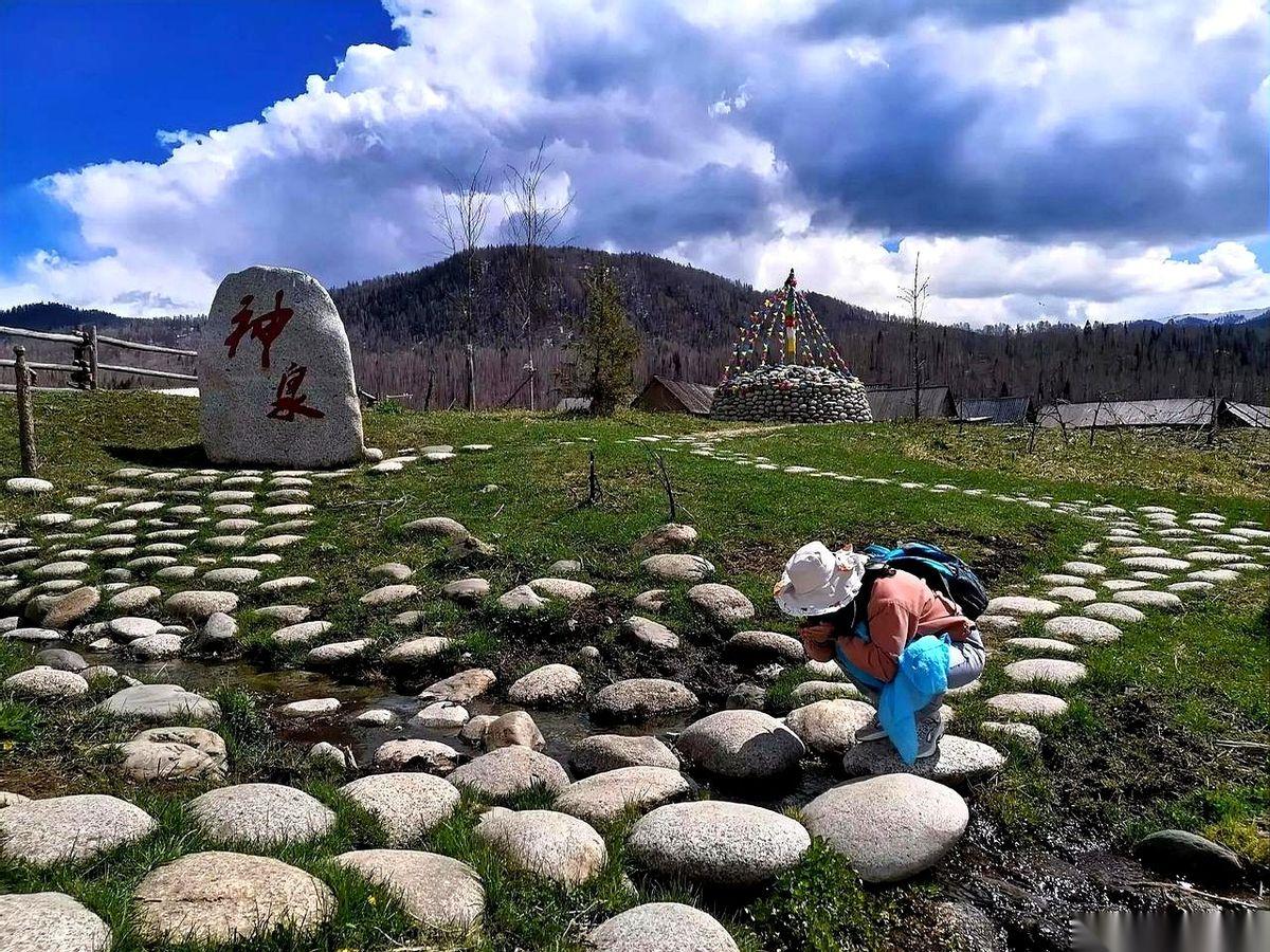 退休金7800的，把自己活成了个林妹妹，风一吹就倒。退休金3800的，天天骑个