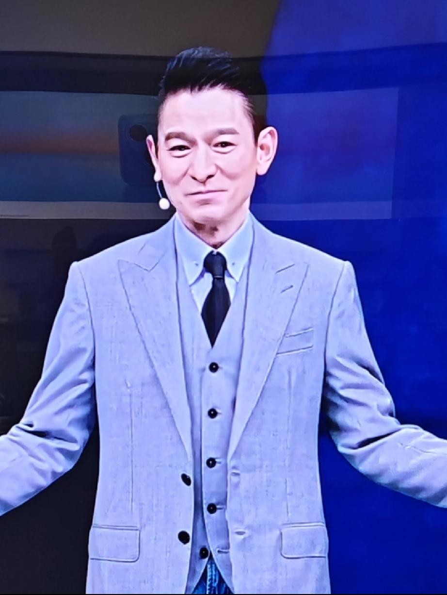 9月7日，刘德华现身广州参加华为新品发布会，高清照他脸上的状态清晰可见，眼袋重，