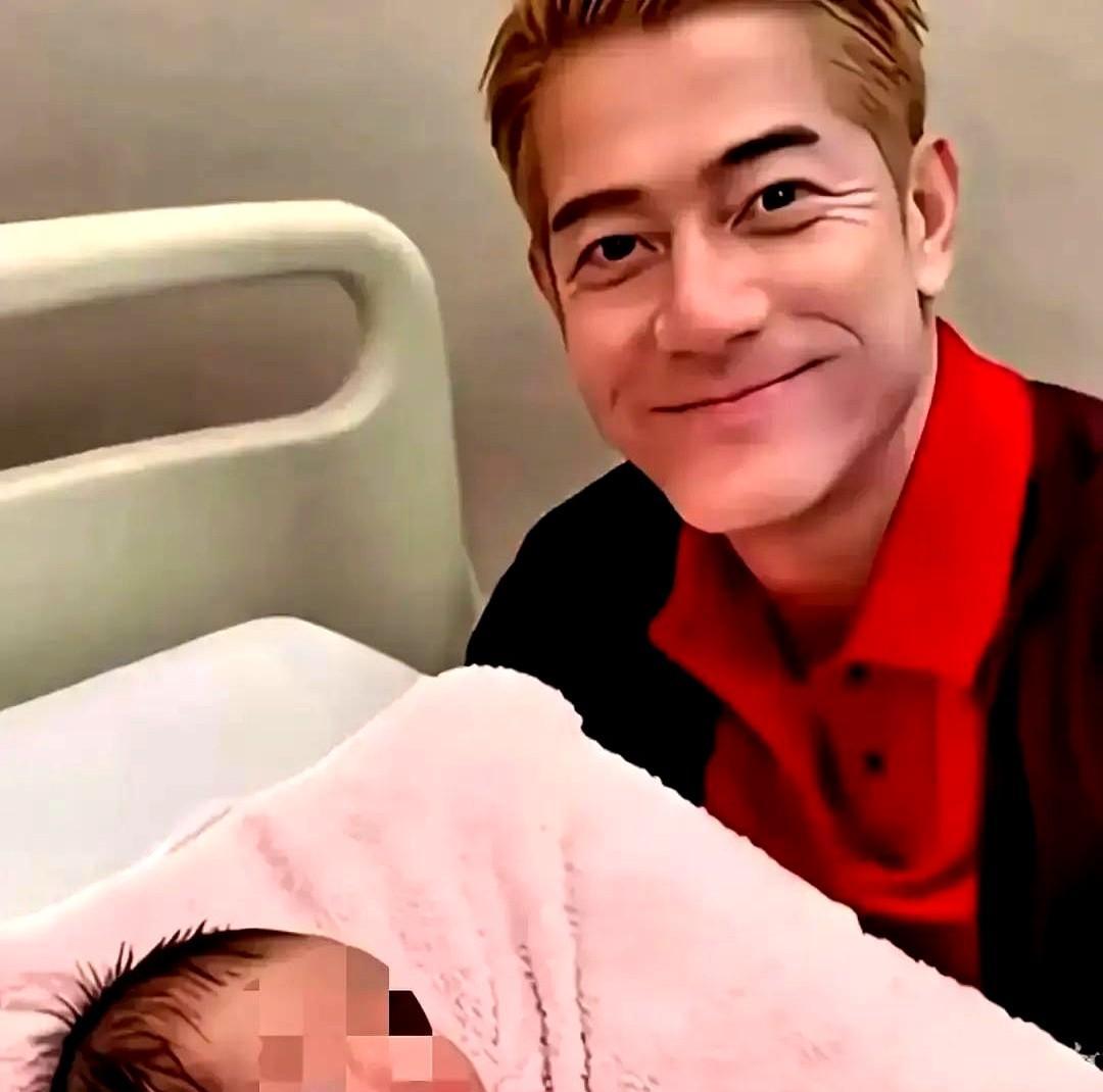 别再说什么郭富城重男轻女了。看看人家给女儿办的生日派对。再看看儿子出生时，就