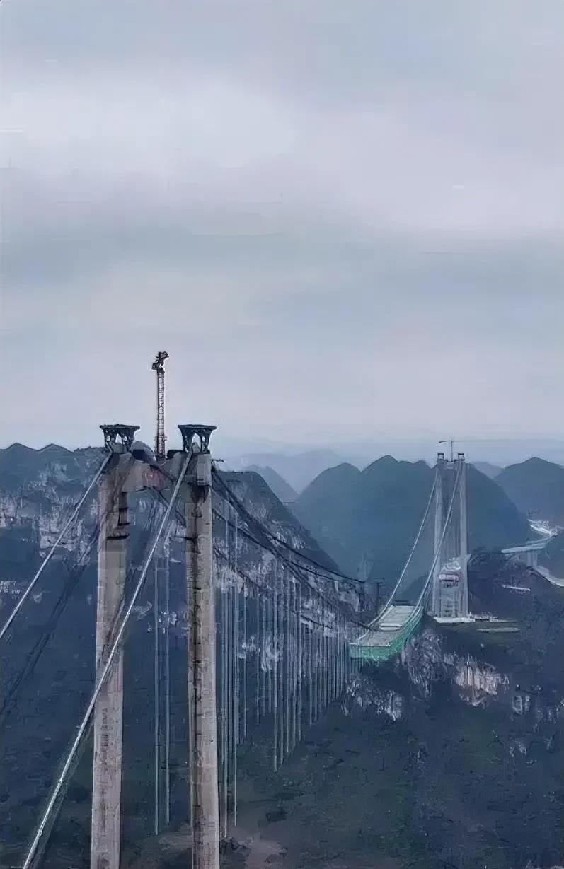 闲谈时间：世界第一的花江峡谷特大桥，你认为这个大工程带动了多少企业和就业？[捂脸