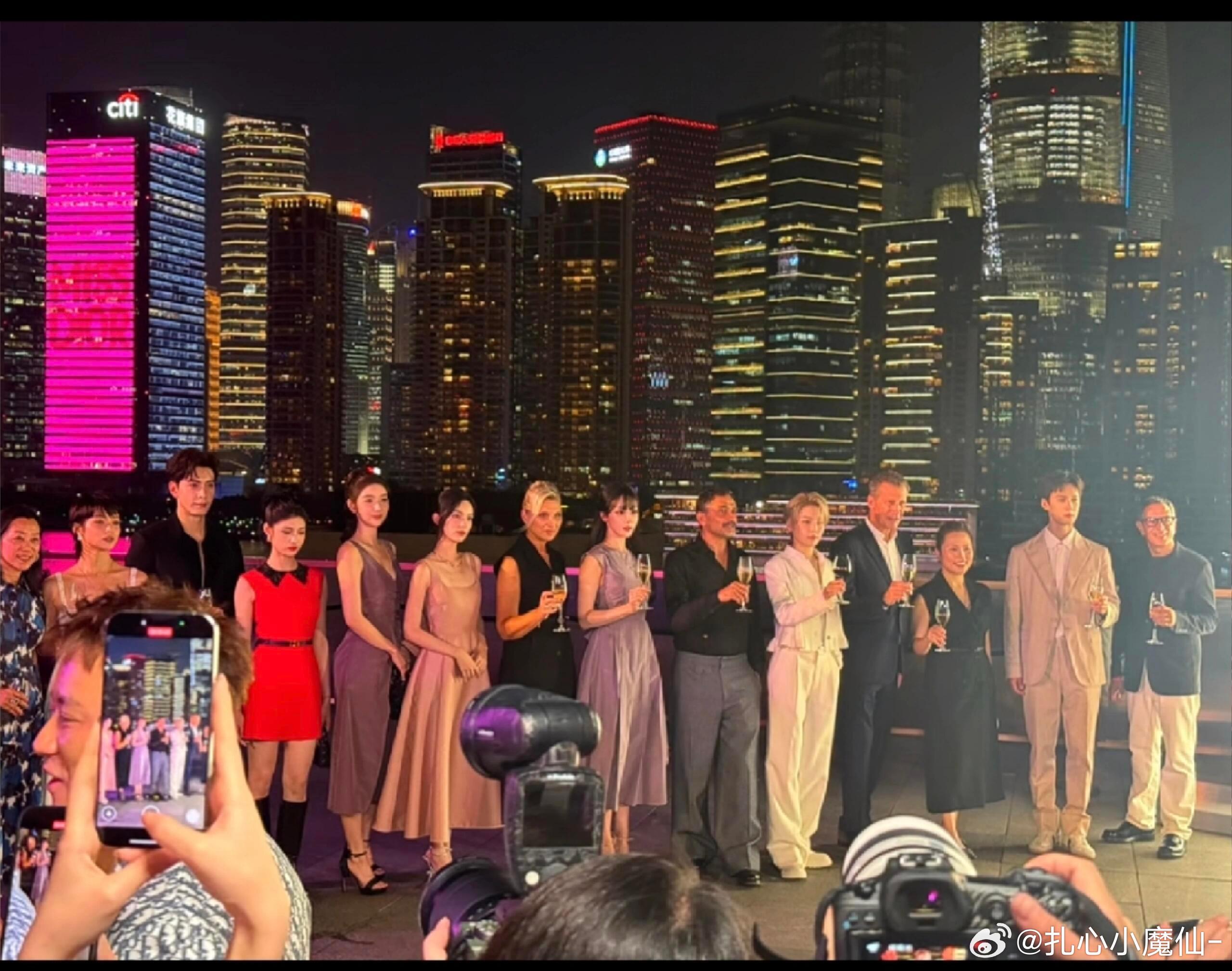 迪丽热巴迪奥大C位啊，女顶流的排面​​​