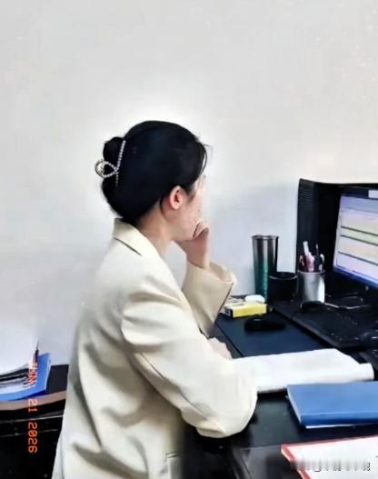 怪不得体制内剩女太多了！一女生在县财政局上班，三十四了，研究生，个子也高，长得也