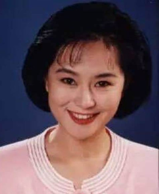 1999年，鞠萍向丈夫提出了离婚，丈夫却提出孩子和钱只能带走一样。鞠萍一听就知道
