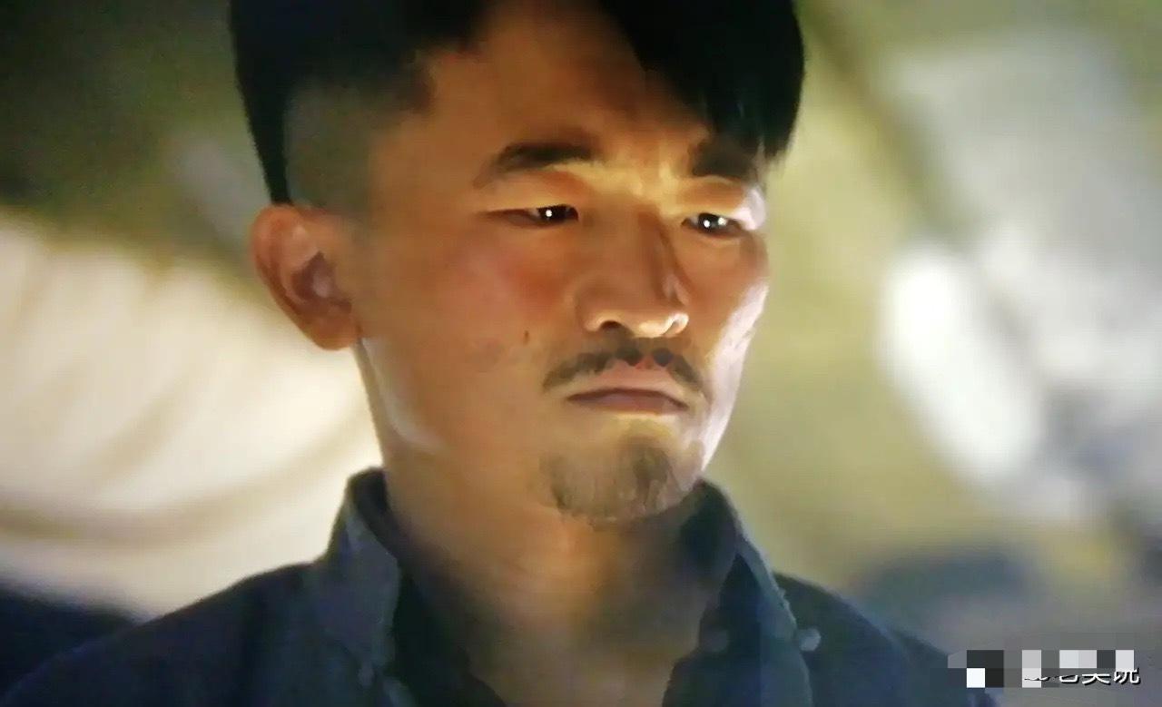 看了《八千里路云和月》之后，我感觉这个饰演黄瞎子、黄半仙的演员，天生就长着一副演