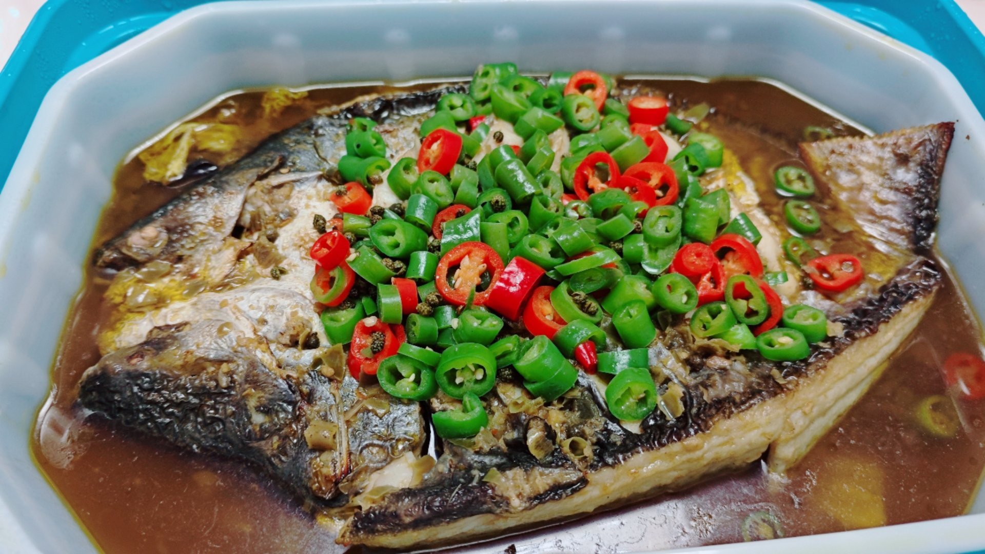 男朋友年龄小就是作，晚上我让他跟着我一起减肥，吃2个鸡蛋，一个🍑，结果刚才他在