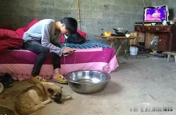 我敢断言，现在10个孩子里至少有5个放假在家都有下面的问题。真不敢想象，这些孩子