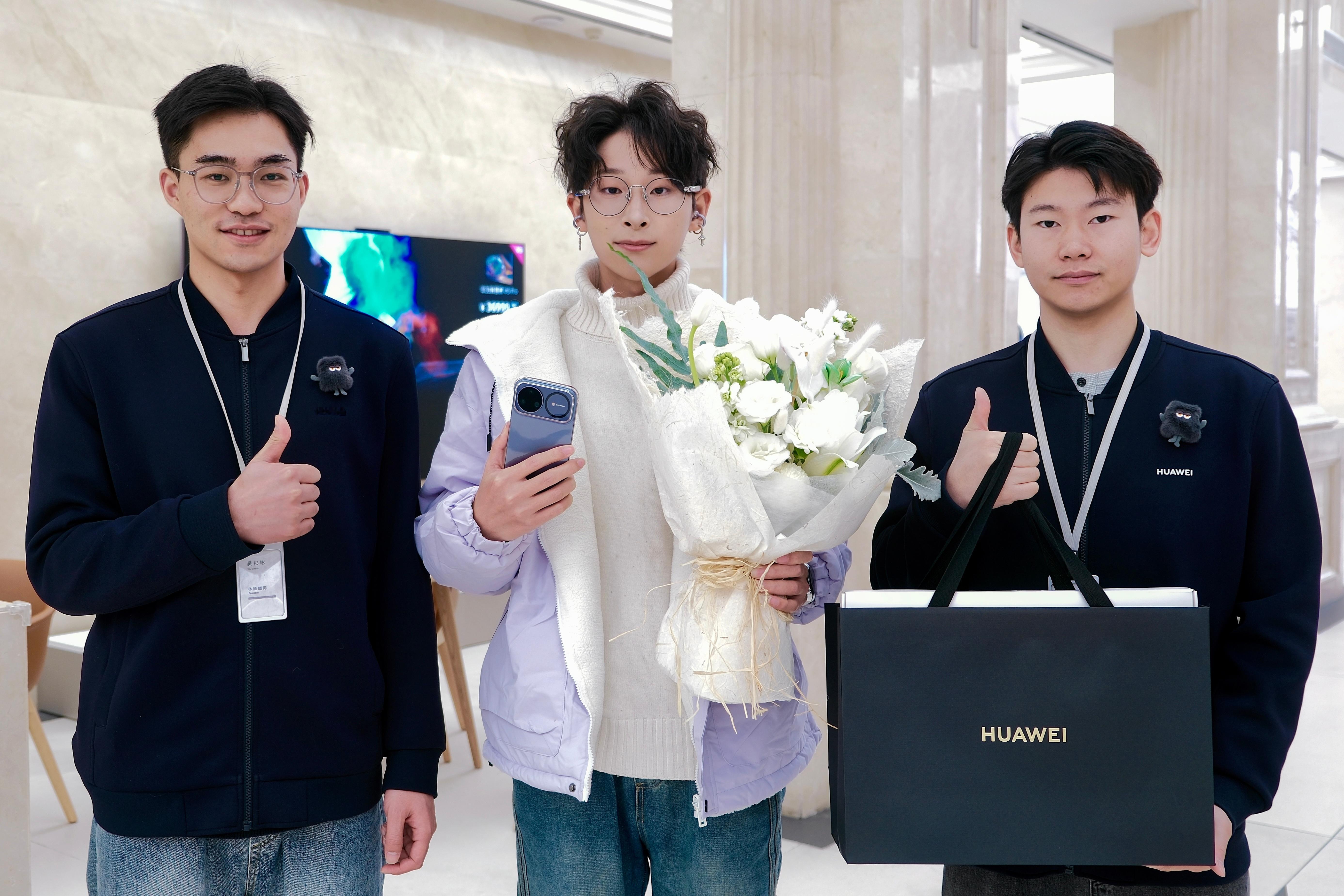 nova15系列开售人人我人人这人也太多了吧，全新nova15系列开售，这线